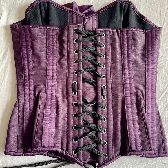 Vintage Overbust Corset - Picture 2 of 7